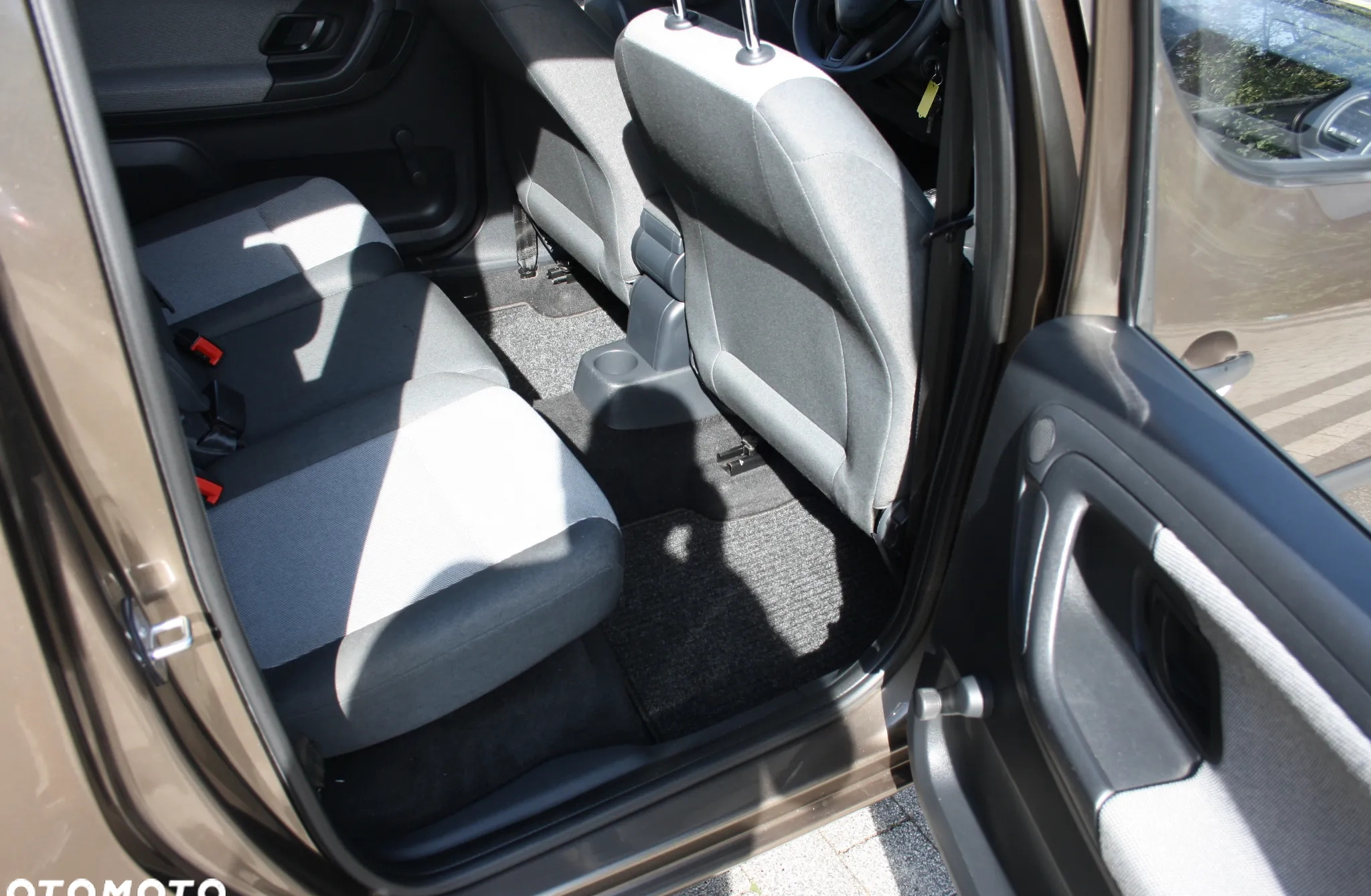 Skoda Roomster cena 29800 przebieg: 159000, rok produkcji 2015 z Piastów małe 172